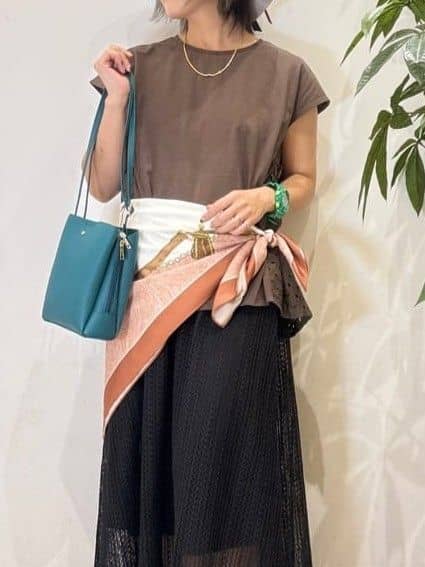 misakiさんの「SHOO･LA･RUE｜【2WAY】裏地を外してレイヤードにも! レース調スカート」を使ったコーディネート