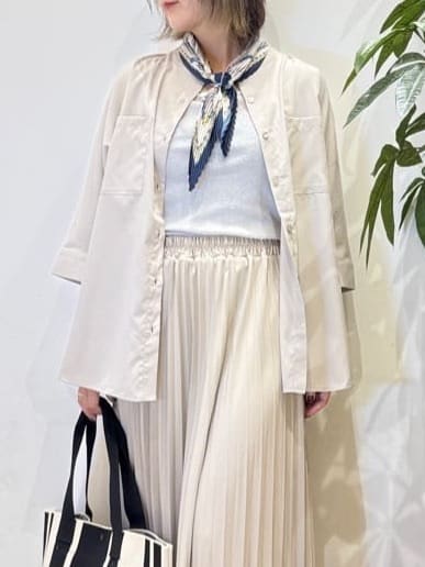 misakiさんの「SHOO･LA･RUE｜【S-LL/洗濯後しわになりにくい】コットン風 前あきドルマンブラウス」を使ったコーディネート