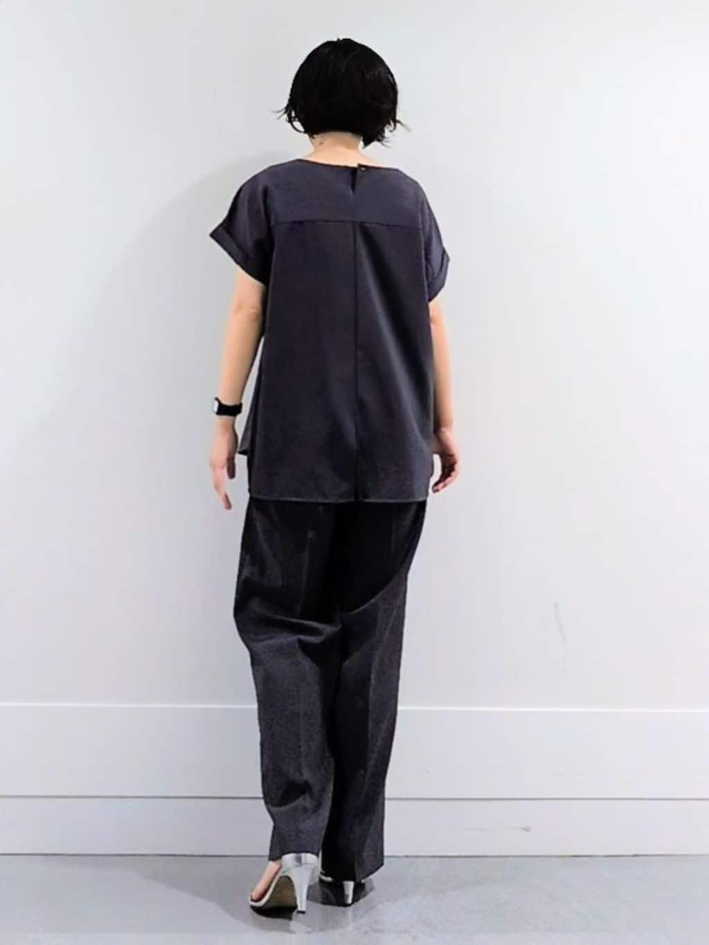 ミズタさんの「UNTITLED｜【セットアップ可/はっ水/通勤】リラククール 半袖ブラウス」を使ったコーディネート