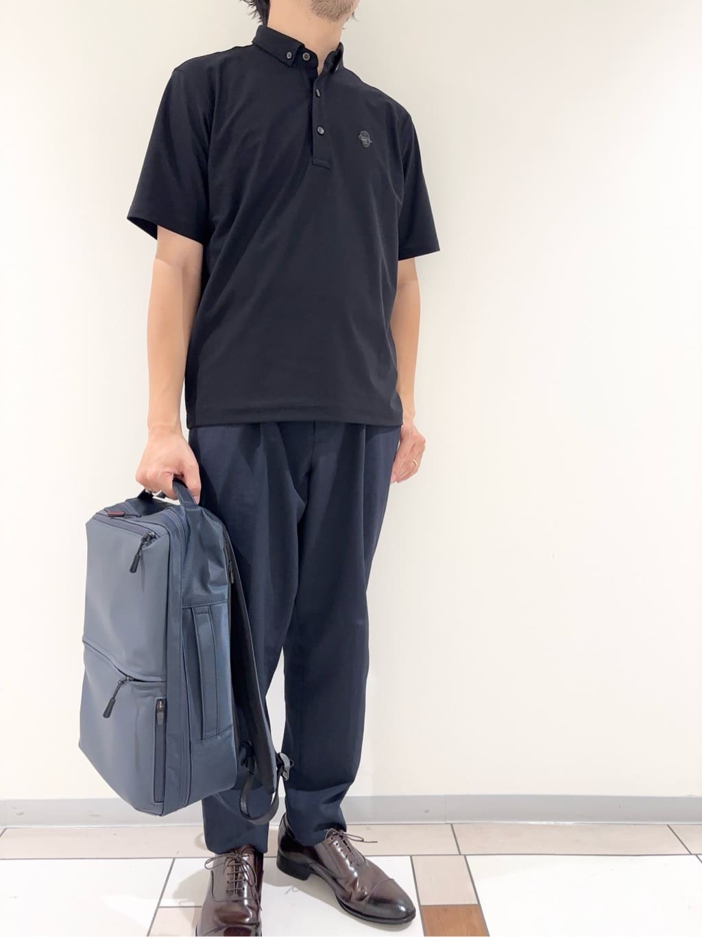 及川さんの「TAKEO KIKUCHI｜【COOL CITY WEAR】エアートール ポロシャツ /接触冷感・通気性」を使ったコーディネート