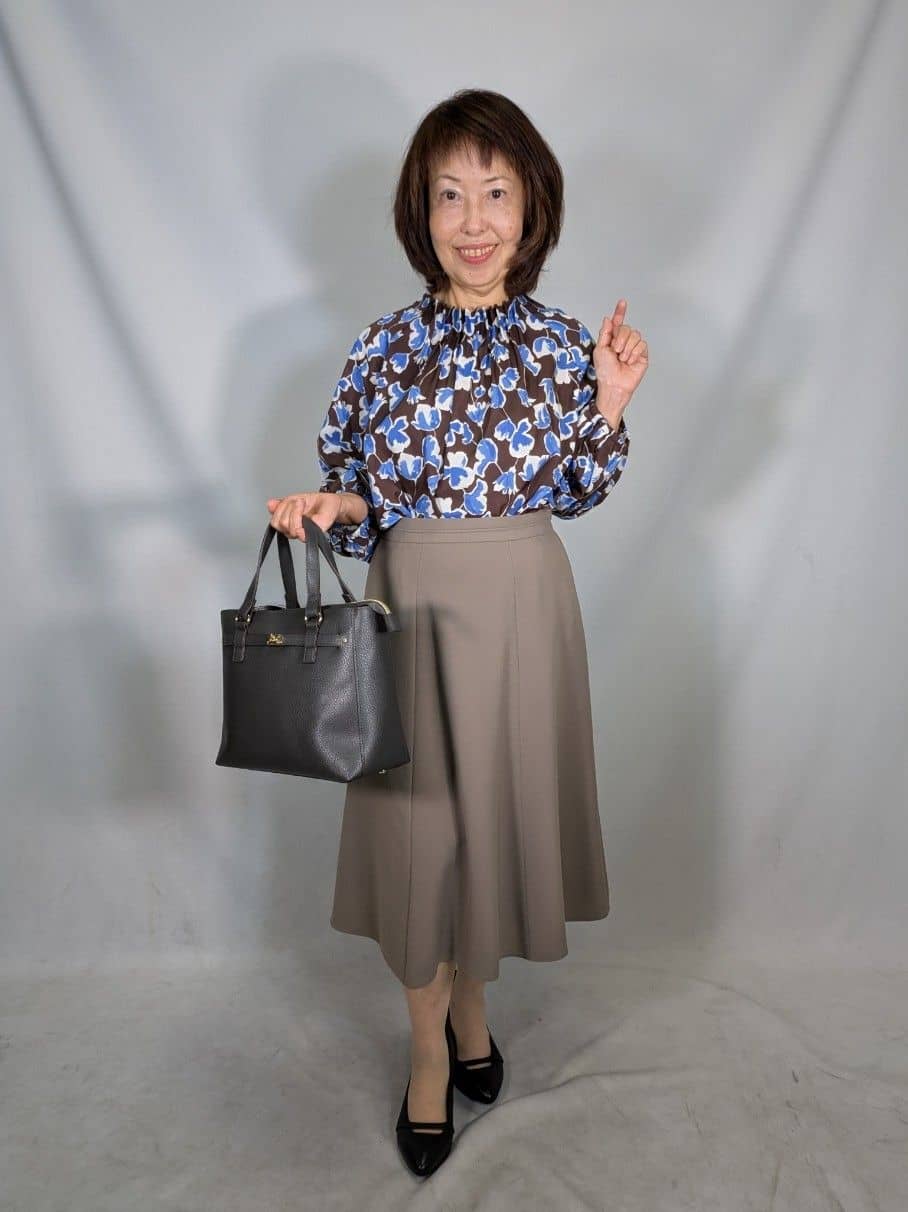 k.kazunoさんの「Reflect｜【ジャケットのインナーにおすすめ◎】花柄タックデザインブブラウス」を使ったコーディネート