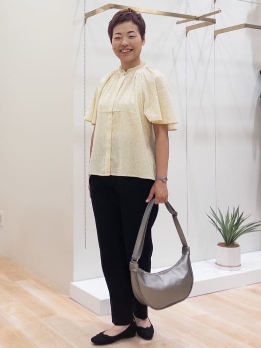 シュウコさんの「grove｜キレイも動きやすさも　美脚見えハイパーストレッチパンツ」を使ったコーディネート