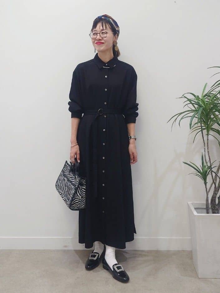 MUTSUKOさんの「UNTITLED｜【前開きボタン/ベルト付/羽織シャツ/】2WAYトレンチ風ワンピース」を使ったコーディネート