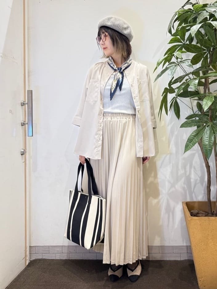 misakiさんの「SHOO･LA･RUE｜【S-LL/洗濯後しわになりにくい】コットン風 前あきドルマンブラウス」を使ったコーディネート
