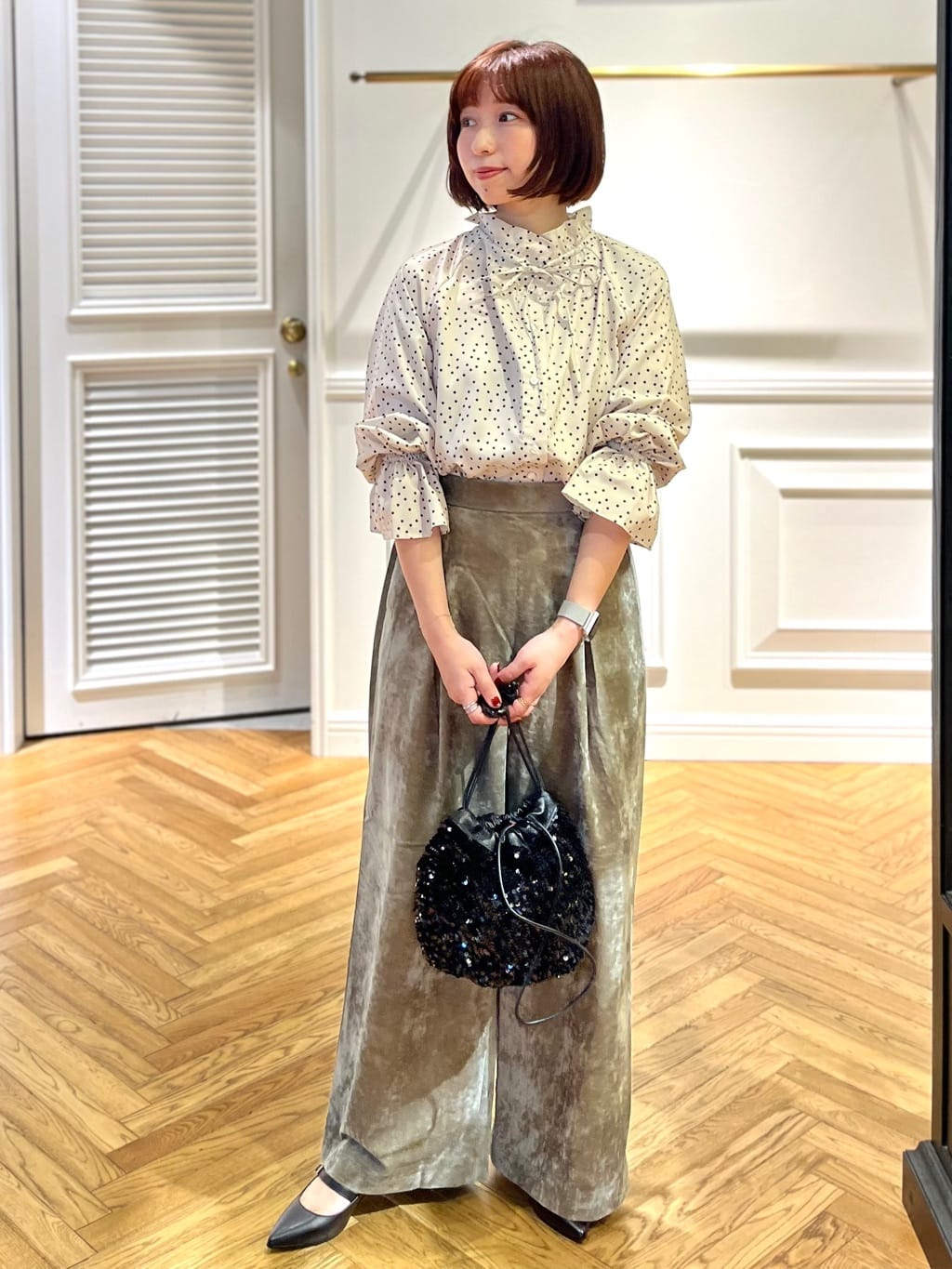つじ まこさんの「DRESSTERIOR｜ソフト別珍イージーパンツ」を使ったコーディネート