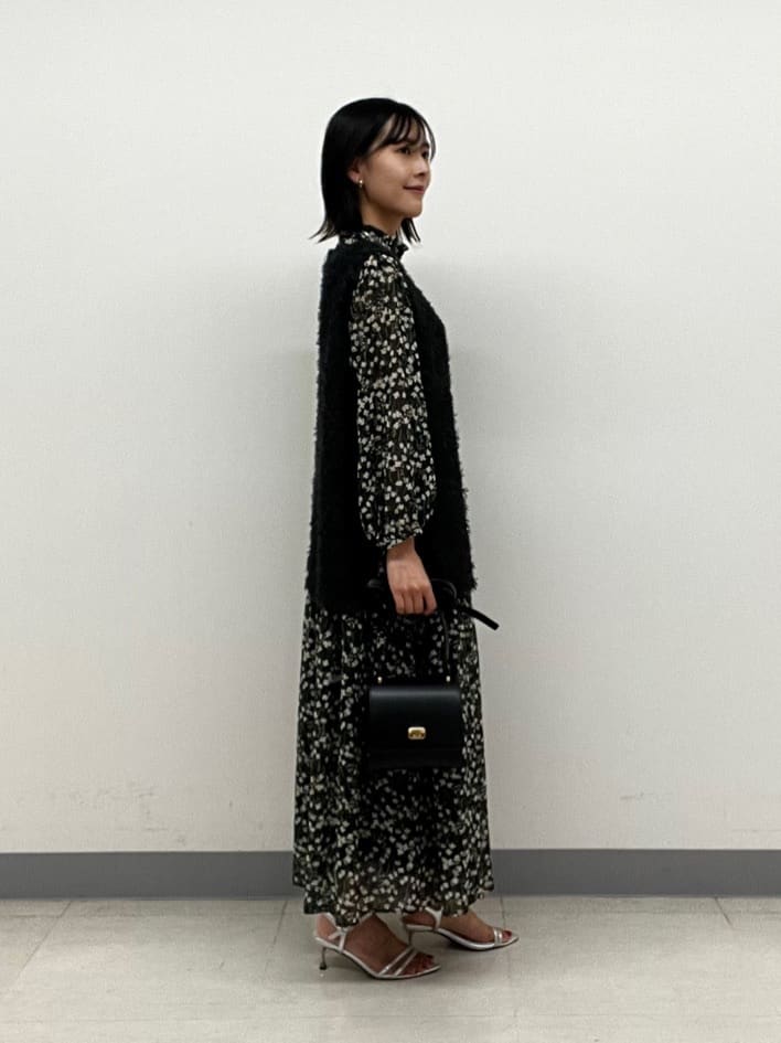hinanoさんの「INDIVI｜【秋映え柄/セットアップ可能】フラワーシフォンブラウス」を使ったコーディネート