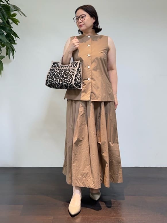 Asamiさんの「UNTITLED｜【2WAY/セットアップ可/ノースリーブ/前ボタン】ファブリカブラウス」を使ったコーディネート