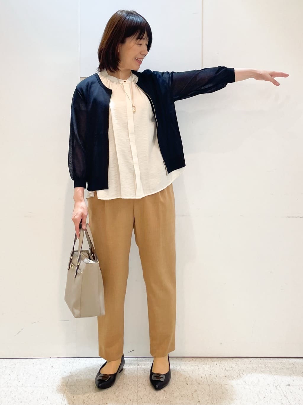 めいさんの「Reflect｜【二の腕さりげなくカバー】バンドカラーブラウス」を使ったコーディネート