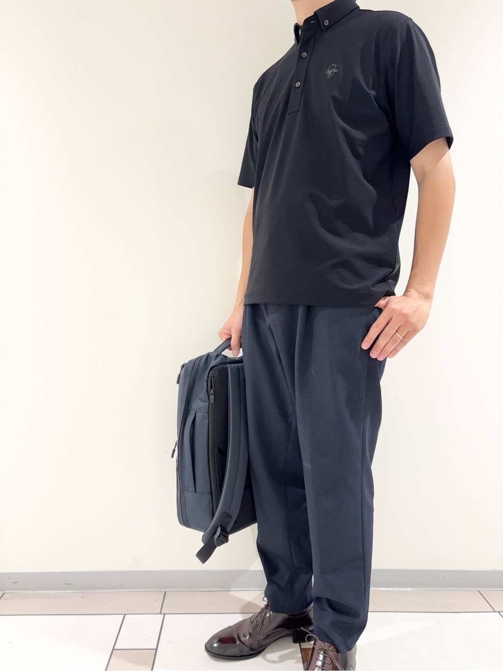 及川さんの「TAKEO KIKUCHI｜【COOL CITY WEAR】エアートール ポロシャツ /接触冷感・通気性」を使ったコーディネート