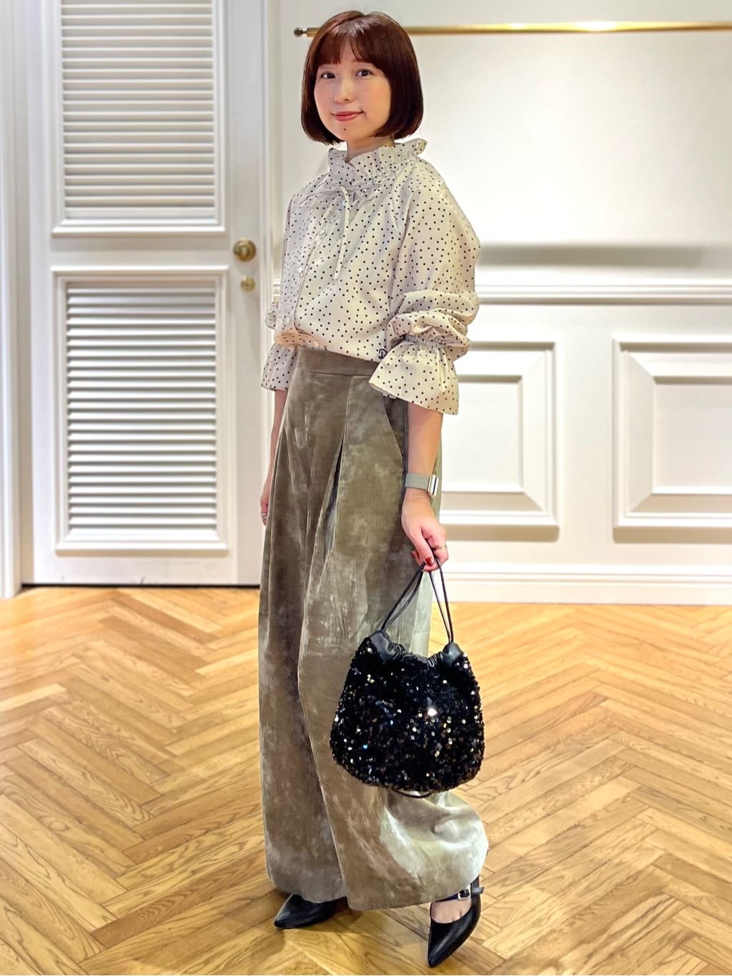 つじ まこさんの「DRESSTERIOR｜ソフト別珍イージーパンツ」を使ったコーディネート