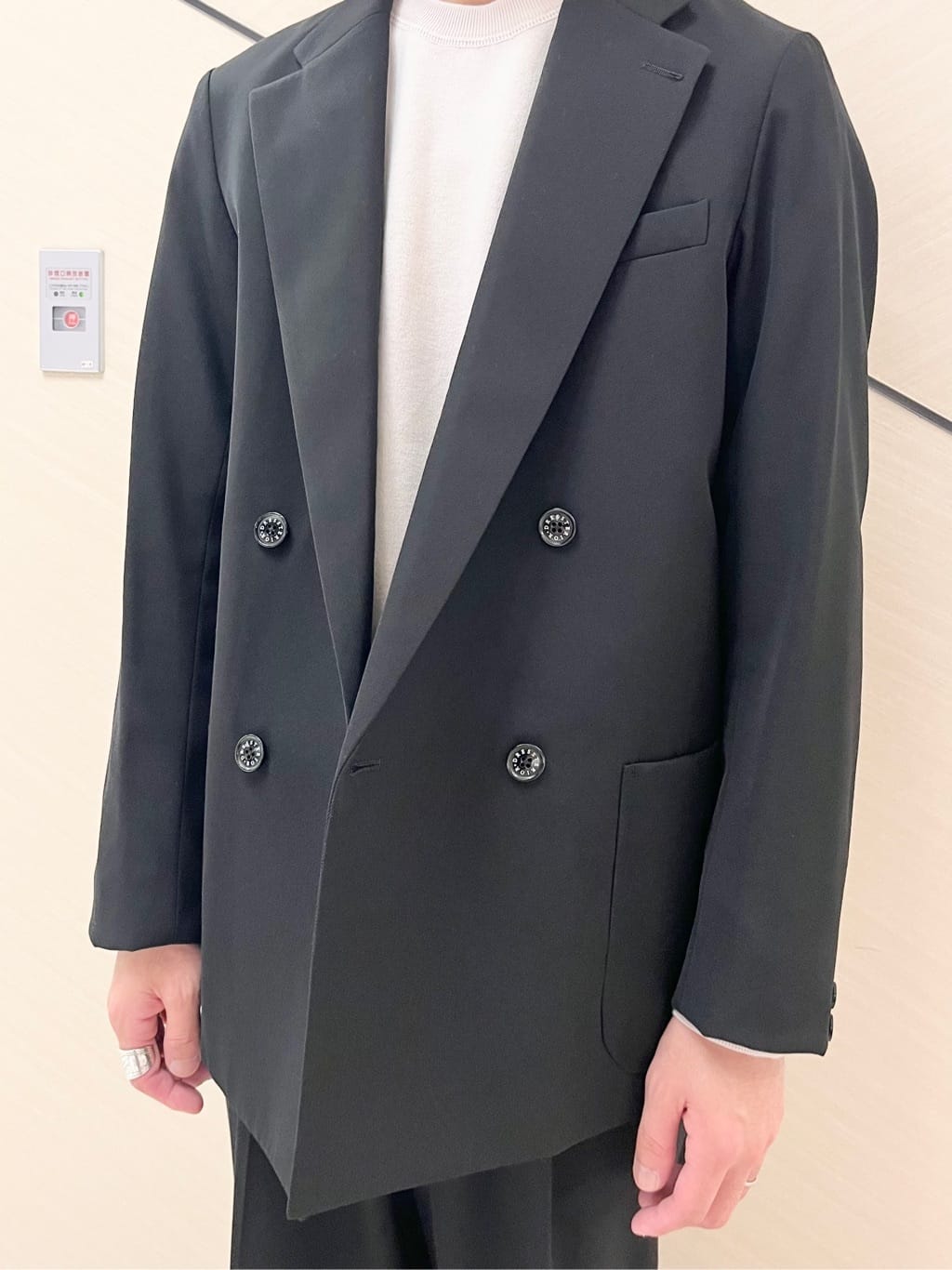 小山凌さんの「DRESSTERIOR｜◆【セットアップ可】クリアーカルゼ コンフォータブル ダブルジャケット」を使ったコーディネート