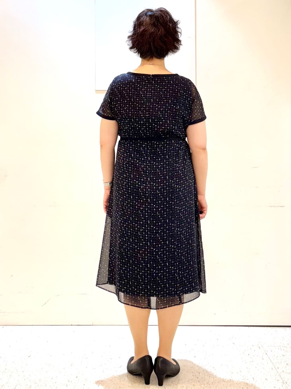 ヤスコさんの「Reflect｜【WEB先行カラーあり／マシンウォッシュ可／ナローベルト付き】オフボディツイードチェックワンピース」を使ったコーディネート