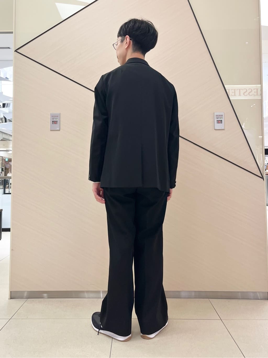 小山凌さんの「DRESSTERIOR｜◆【セットアップ可】クリアーカルゼ コンフォータブル ダブルジャケット」を使ったコーディネート