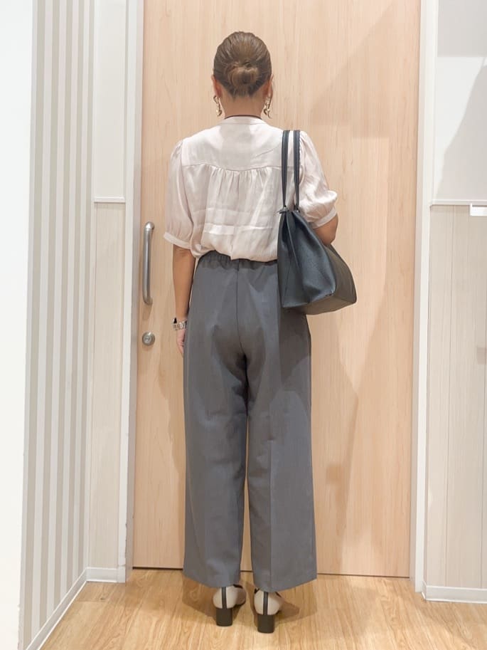 natsumiさんの「SHOO･LA･RUE｜【洗える/S-LL】大人上品な印象のサテン5分袖ブラウス」を使ったコーディネート
