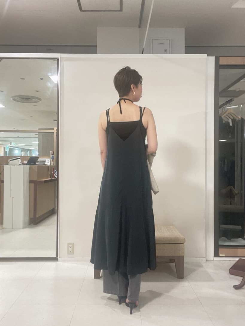IWAMOさんの「UNTITLED｜【洗える/肩紐調節可能】パウダーキャミワンピース」を使ったコーディネート
