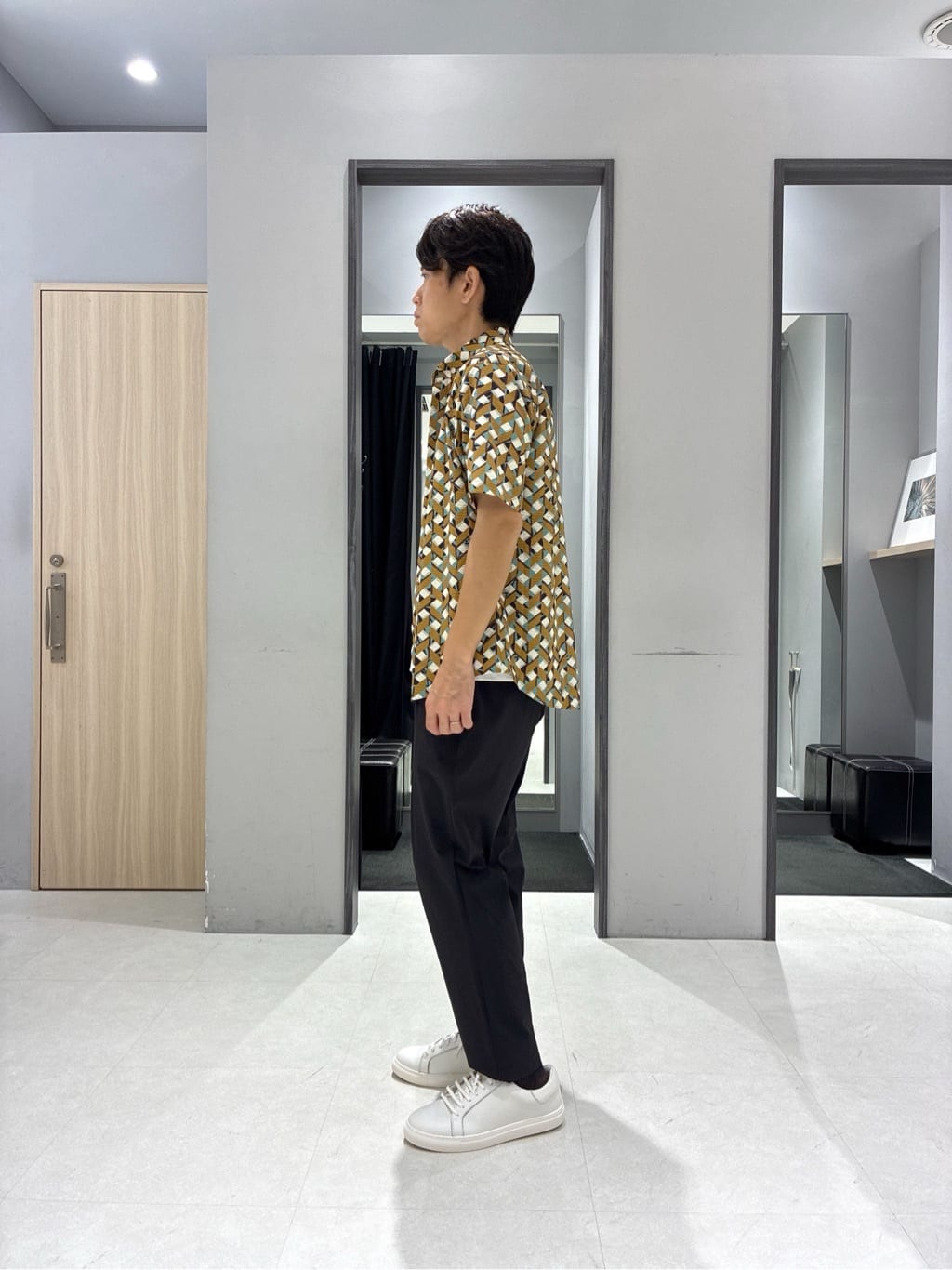 わいずみさんの「TAKEO KIKUCHI｜【COOL CITY WEAR】籠目アート柄 サッカーシャツ /通気性」を使ったコーディネート