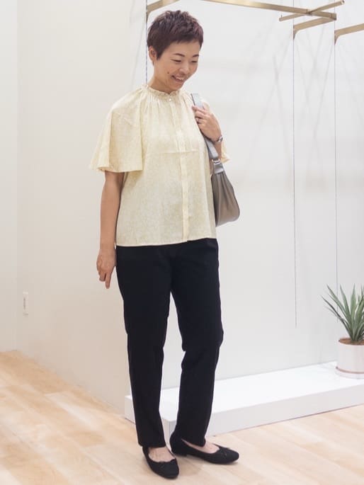 シュウコさんの「grove｜キレイも動きやすさも　美脚見えハイパーストレッチパンツ」を使ったコーディネート