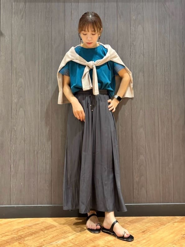 meiさんの「SHOO･LA･RUE｜【S-LL/ひんやり/UV】手の甲まで隠れる トッパーカーディガン」を使ったコーディネート