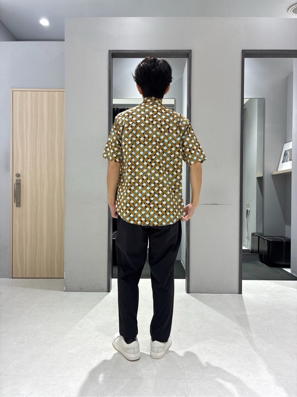 わいずみさんの「TAKEO KIKUCHI｜【COOL CITY WEAR】籠目アート柄 サッカーシャツ /通気性」を使ったコーディネート