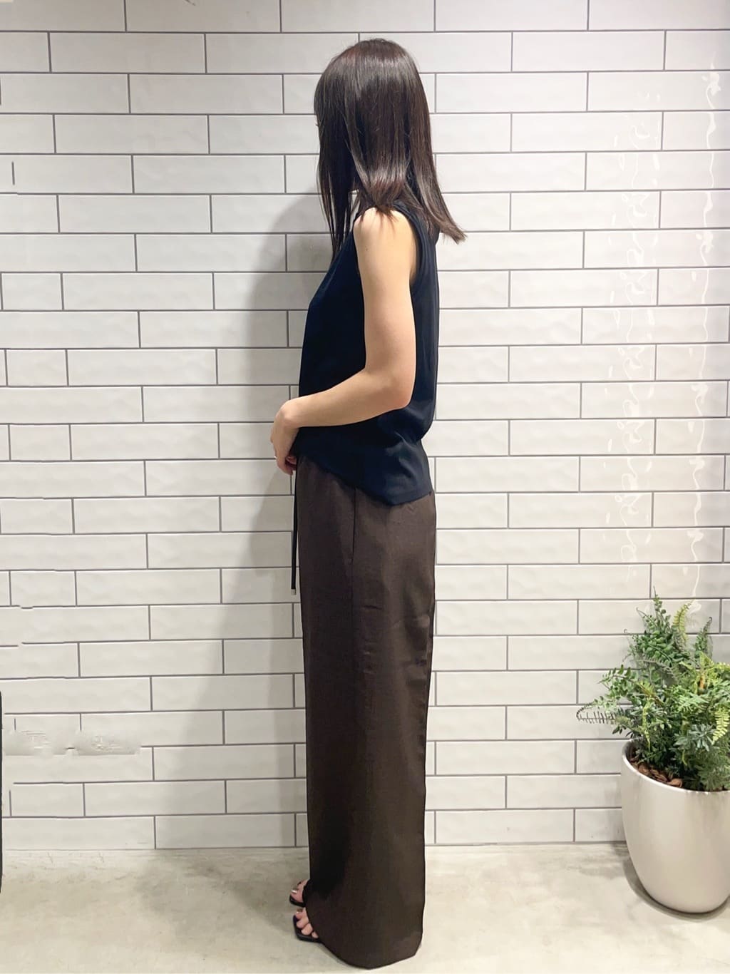 sayaさんの「OPAQUE.CLIP｜ウエストサテン使いイージーワイドパンツ【洗濯機洗い可】」を使ったコーディネート