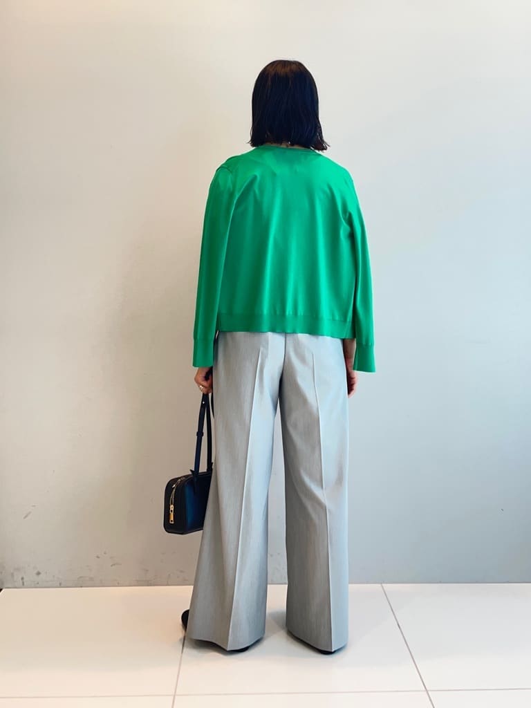murayamaさんの「INDIVI｜【通年活躍！／アンサンブル可能】クルーネックカーディガン」を使ったコーディネート