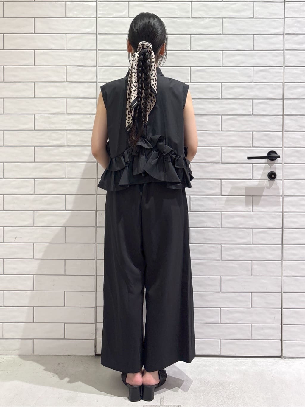 ayumiさんの「OPAQUE.CLIP｜《Can Cam掲載》裾ラッフルフリルシャツ【洗濯機洗い可】」を使ったコーディネート