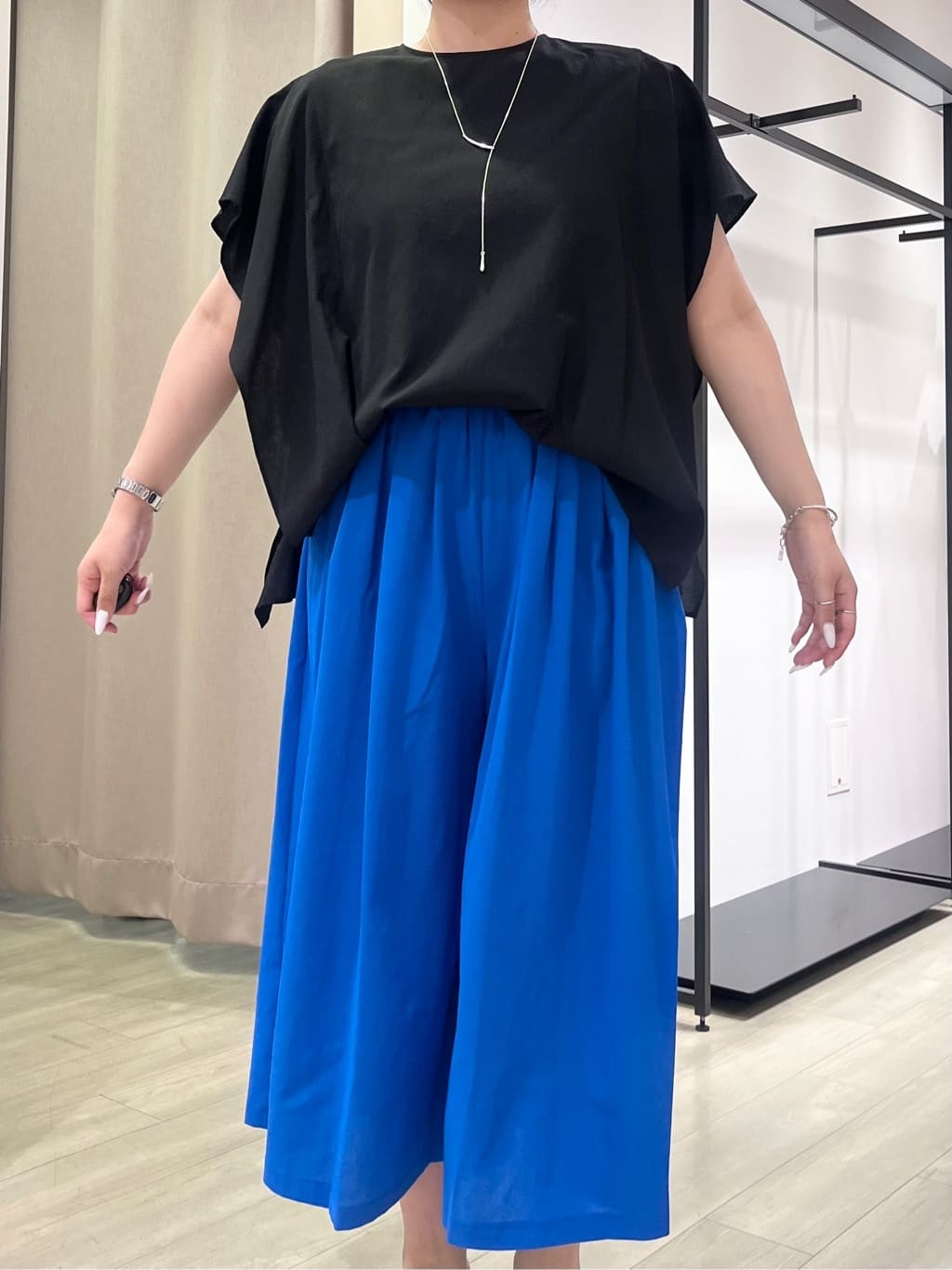 hasuさんの「INDIVI｜【体型カバー】スクエアブラウス」を使ったコーディネート
