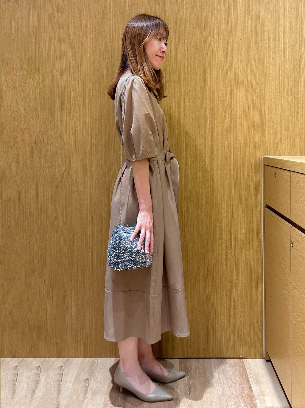 yukaさんの「OPAQUE.CLIP｜タックパフスリーブワンピース【洗濯機洗い可／イージーアイロン】」を使ったコーディネート