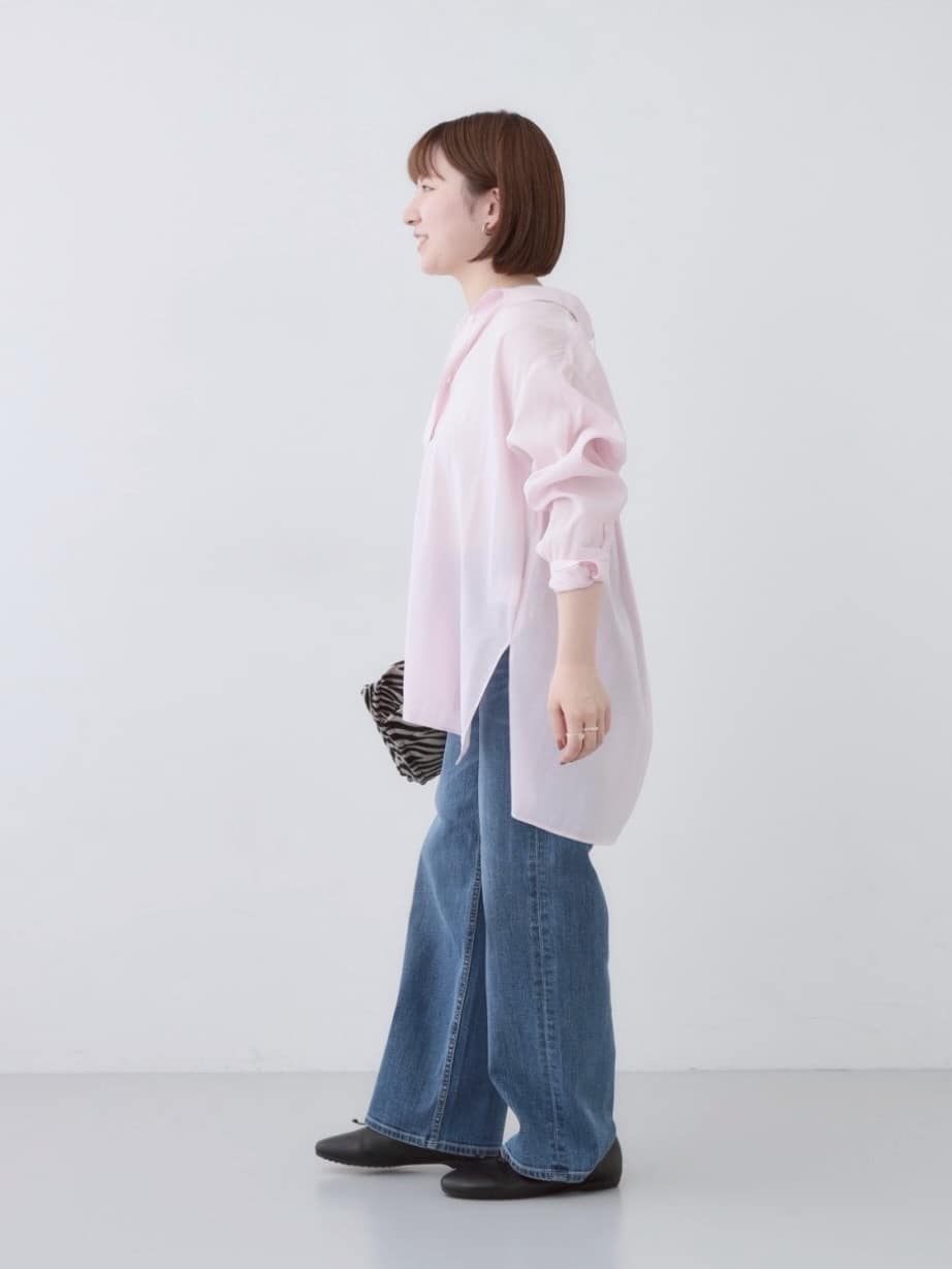 sakuさんの「INDIVI｜【体型カバー／清涼感】シアーオーバーシャツ」を使ったコーディネート