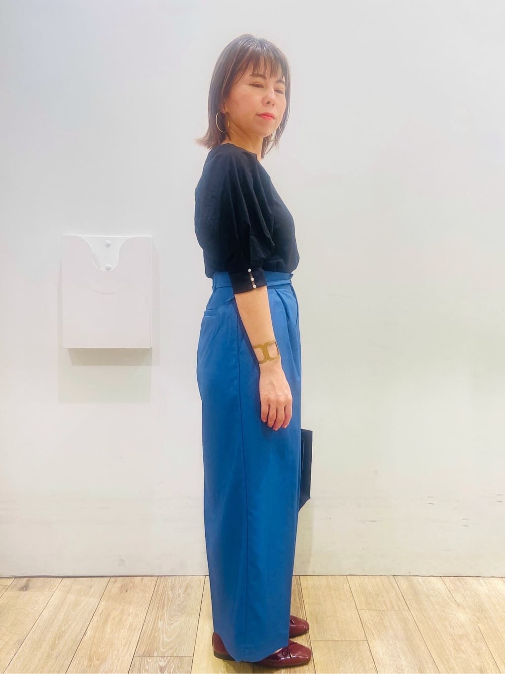 YUKOさんの「index｜ベルト付きストレッチワイドパンツ【洗濯機洗い可】」を使ったコーディネート