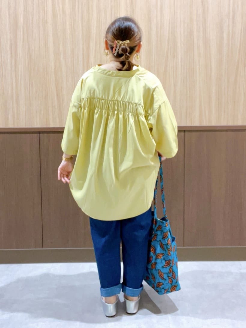 kitaさんの「SHOO･LA･RUE｜【S-LL/洗濯後しわになりにくい】バックギャザーがアクセント スッキパーブラウス」を使ったコーディネート