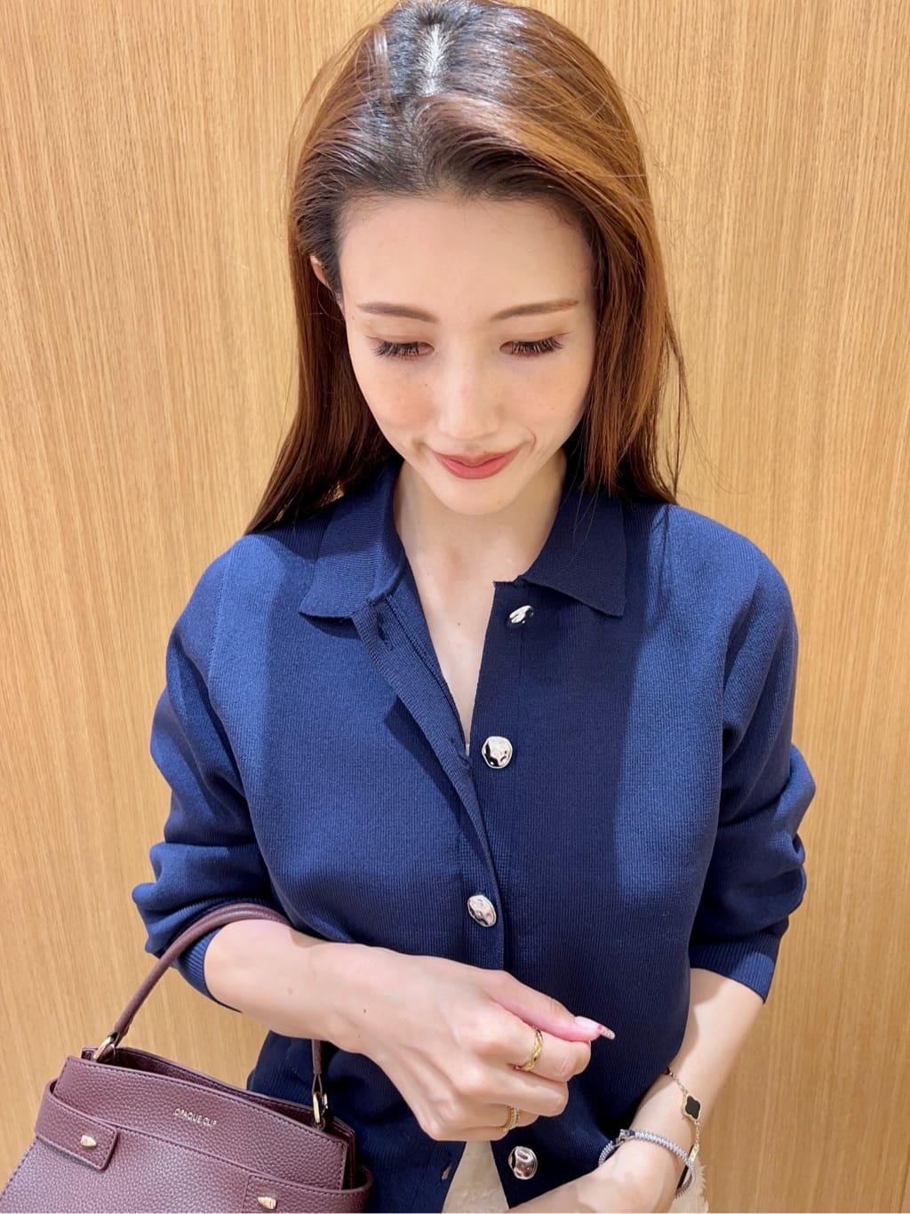 maiさんの「OPAQUE.CLIP｜衿付き変形ボタンニットカーディガン【洗濯機OK／抗ピル】」を使ったコーディネート
