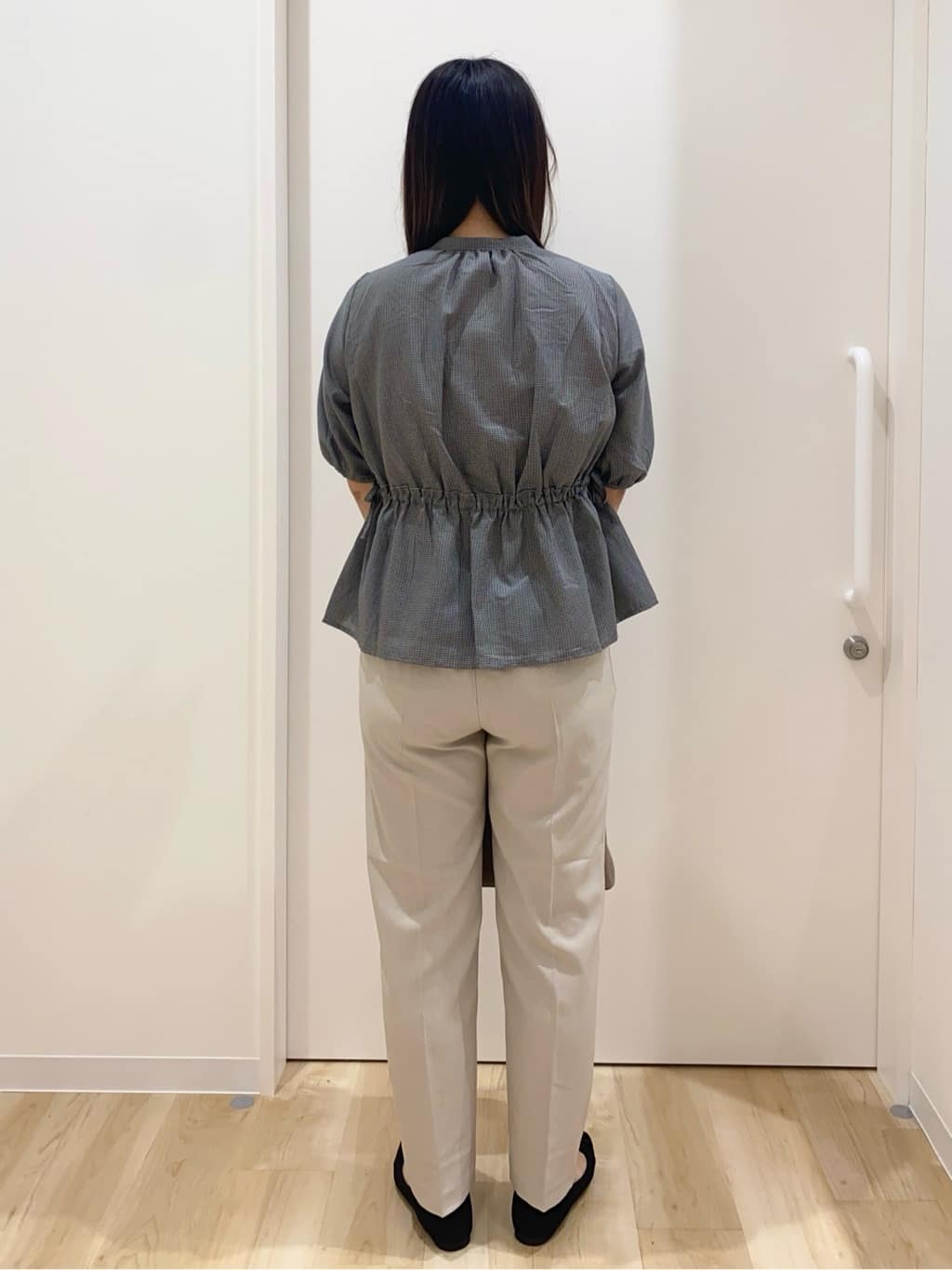 HANAさんの「grove｜【二の腕/体型カバー】メリハリシルエットが叶うシャーリングブラウス」を使ったコーディネート