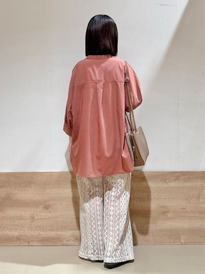 るねさんの「SHOO･LA･RUE｜【S-LL/洗濯後しわになりにくい】コットン風 前あきドルマンブラウス」を使ったコーディネート