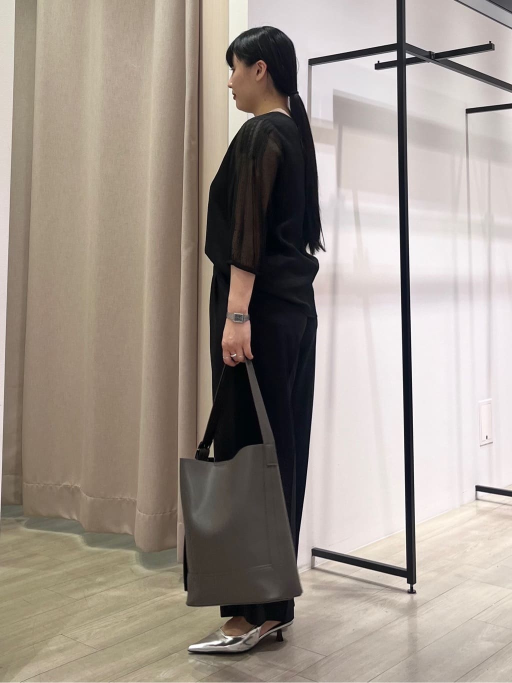 hasuさんの「INDIVI｜フロッキードットブラウス」を使ったコーディネート