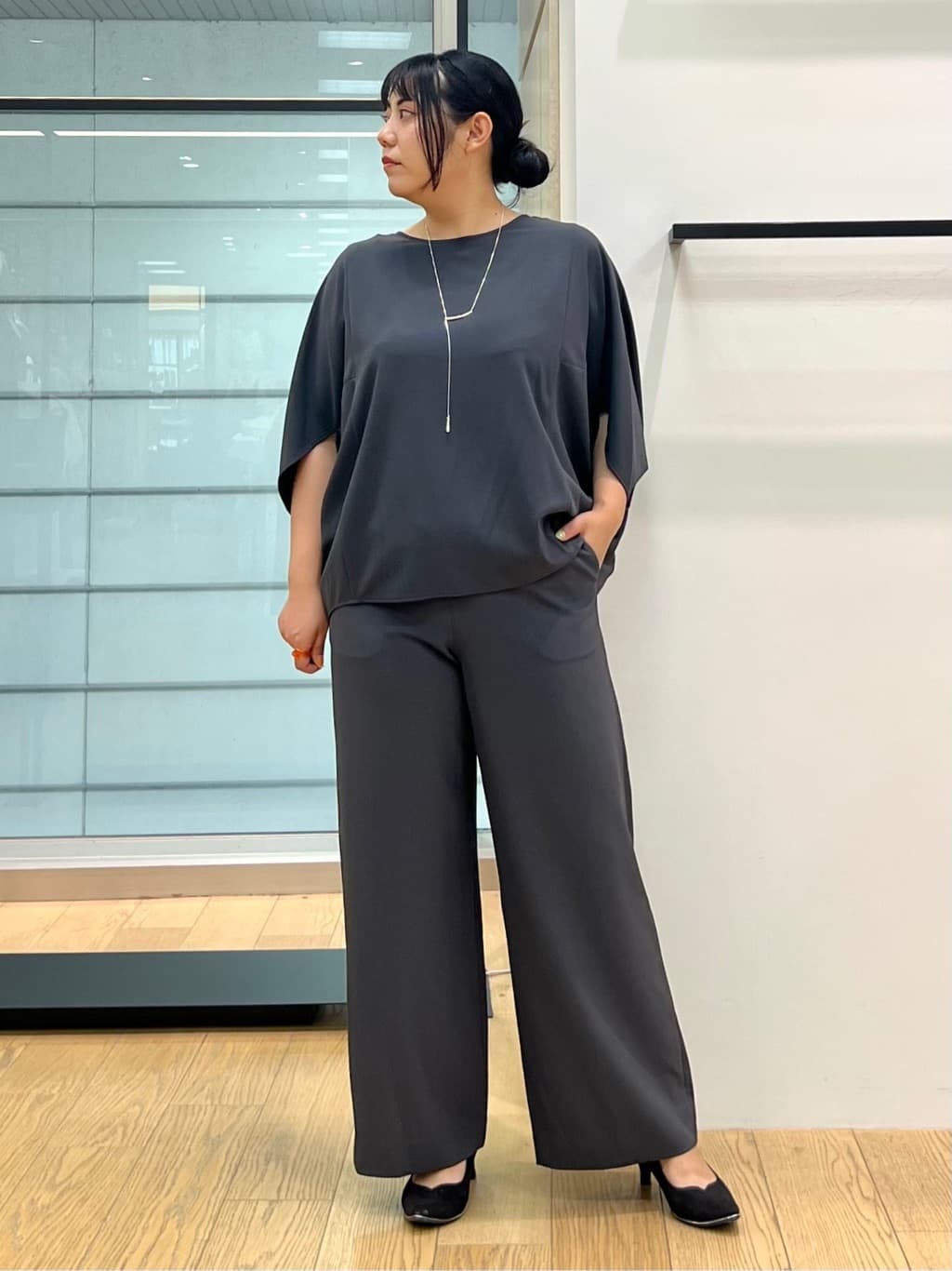shimaさんの「INDIVI｜【体型カバー/SETUP可能】ジョーゼット　ドルマンブラウス」を使ったコーディネート