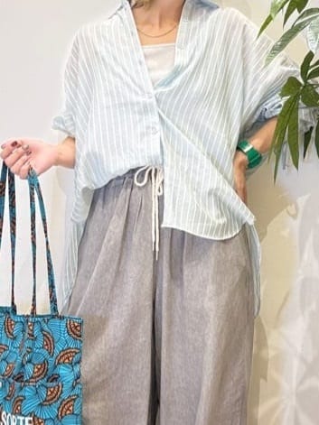 misakiさんの「SHOO･LA･RUE｜【S-LL】程よい透け感 ストライプ柄 お袖ギャザーデザインシャツ」を使ったコーディネート