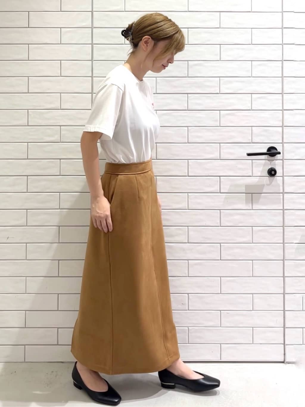 しおりさんの「OPAQUE.CLIP｜【Pontre Studio／ポンレストゥディオ】別注グラフィックTシャツ」を使ったコーディネート