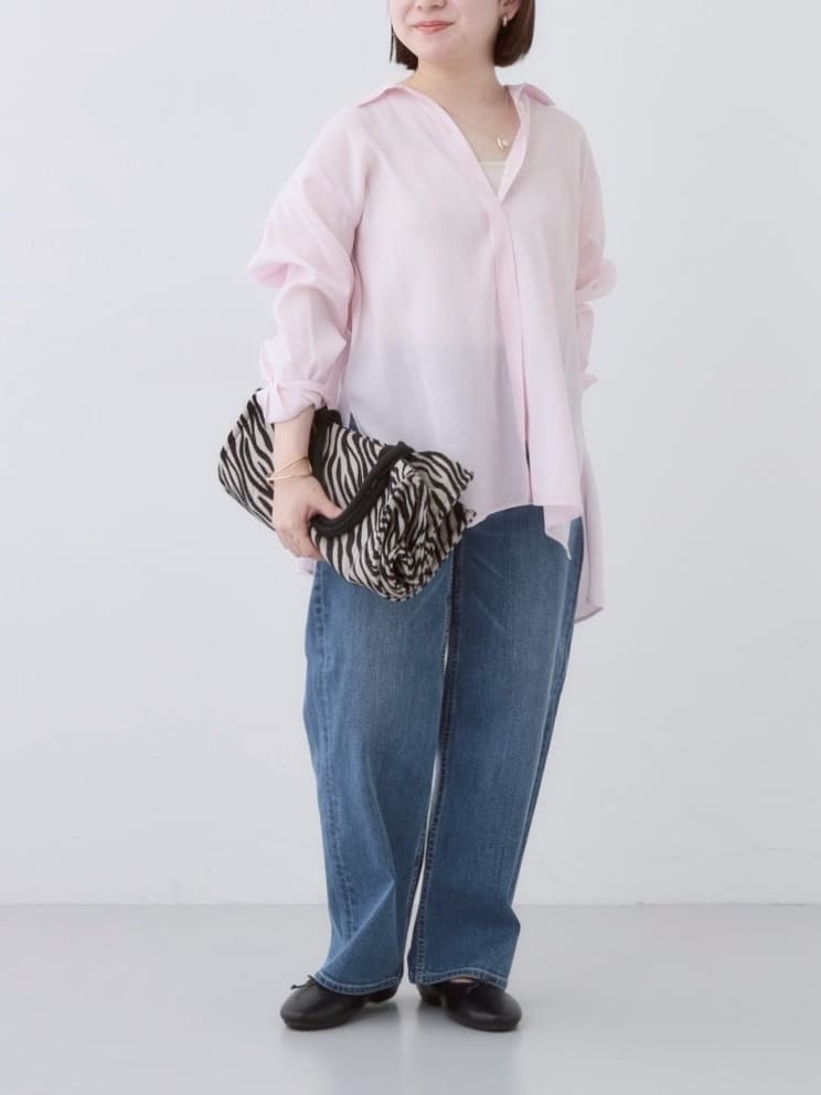 sakuさんの「INDIVI｜【体型カバー／清涼感】シアーオーバーシャツ」を使ったコーディネート