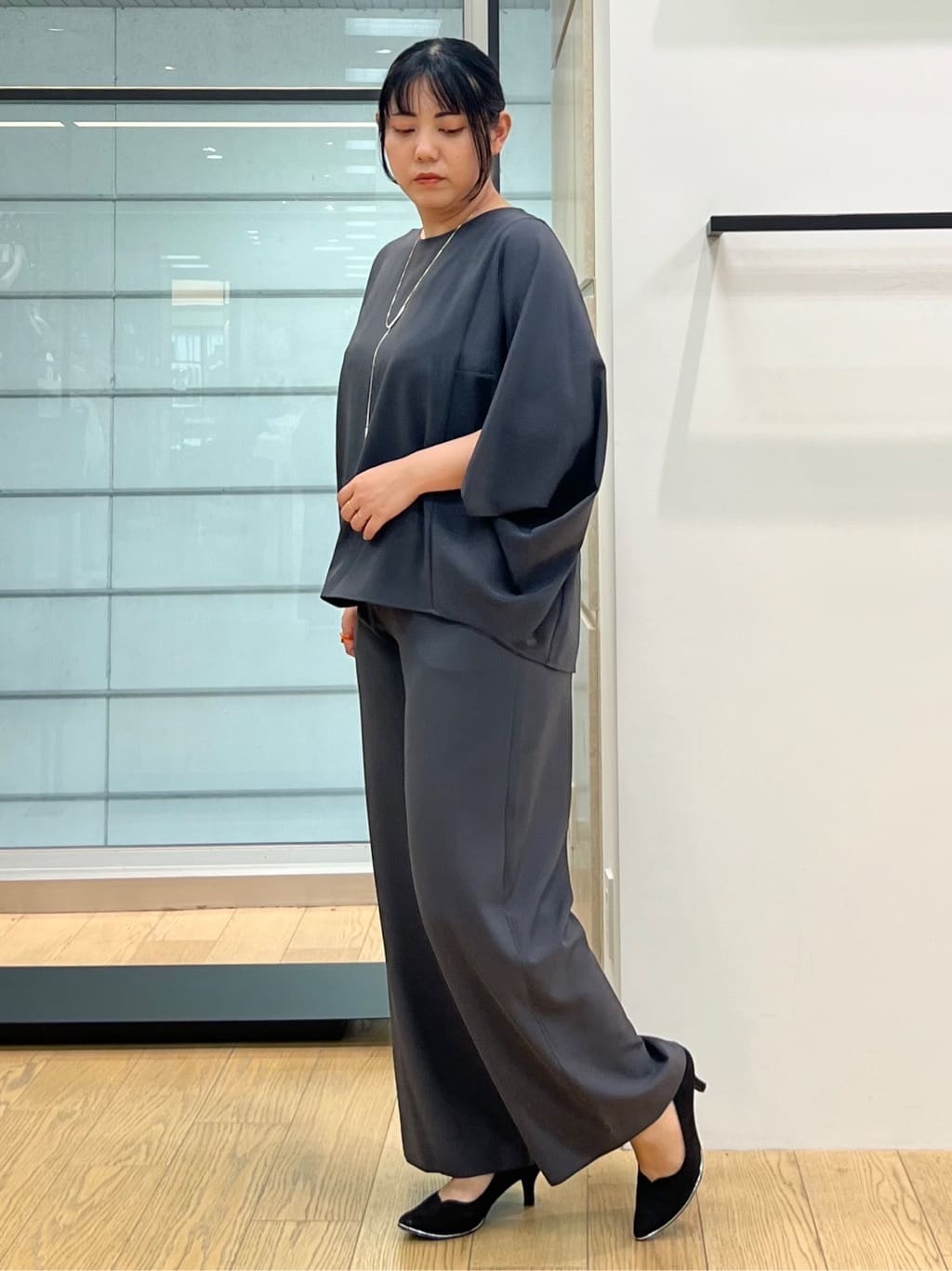 shimaさんの「INDIVI｜【体型カバー/SETUP可能】ジョーゼット　ドルマンブラウス」を使ったコーディネート