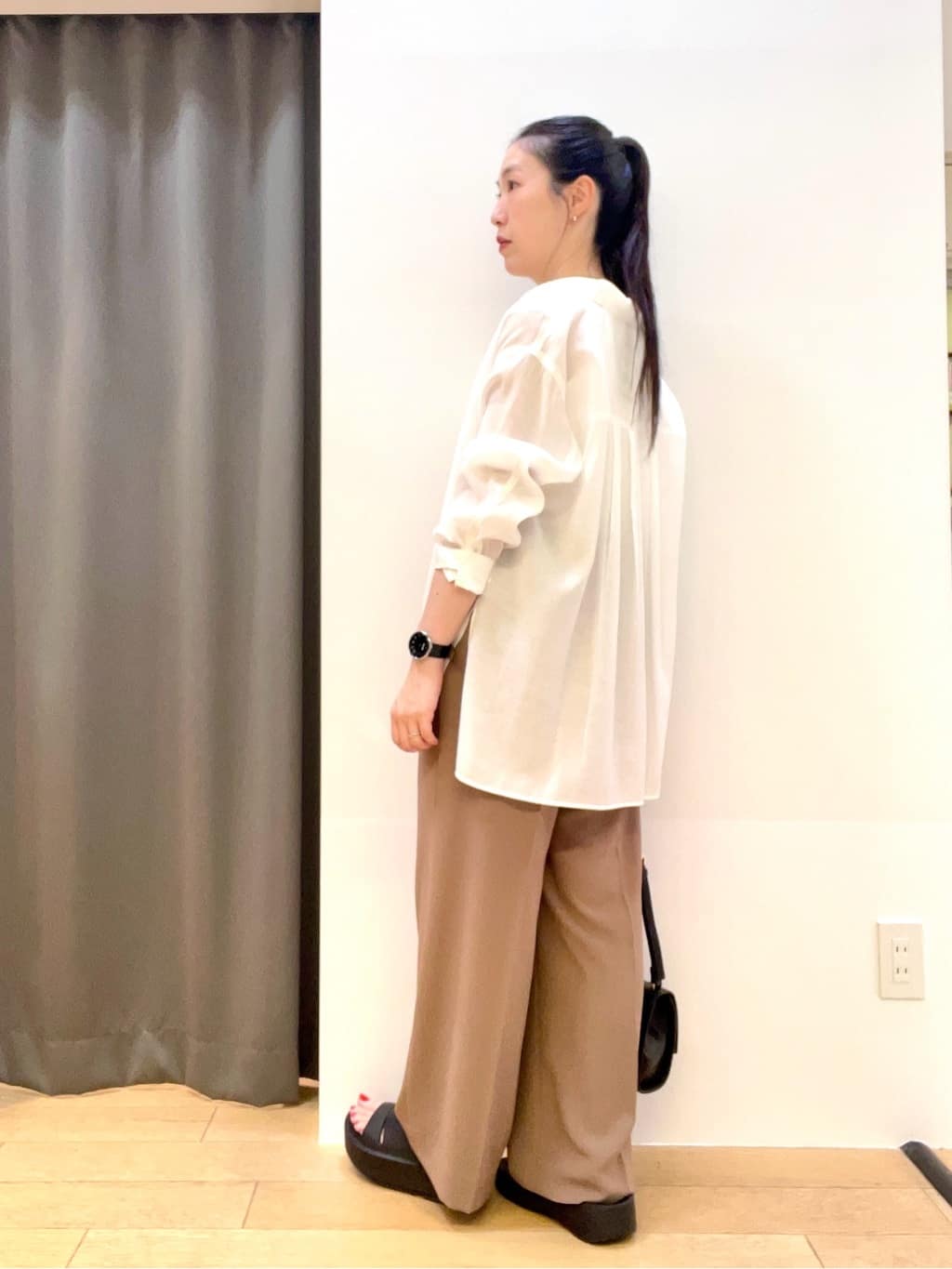 yukoさんの「INDIVI｜【体型カバー／清涼感】シアーオーバーシャツ」を使ったコーディネート