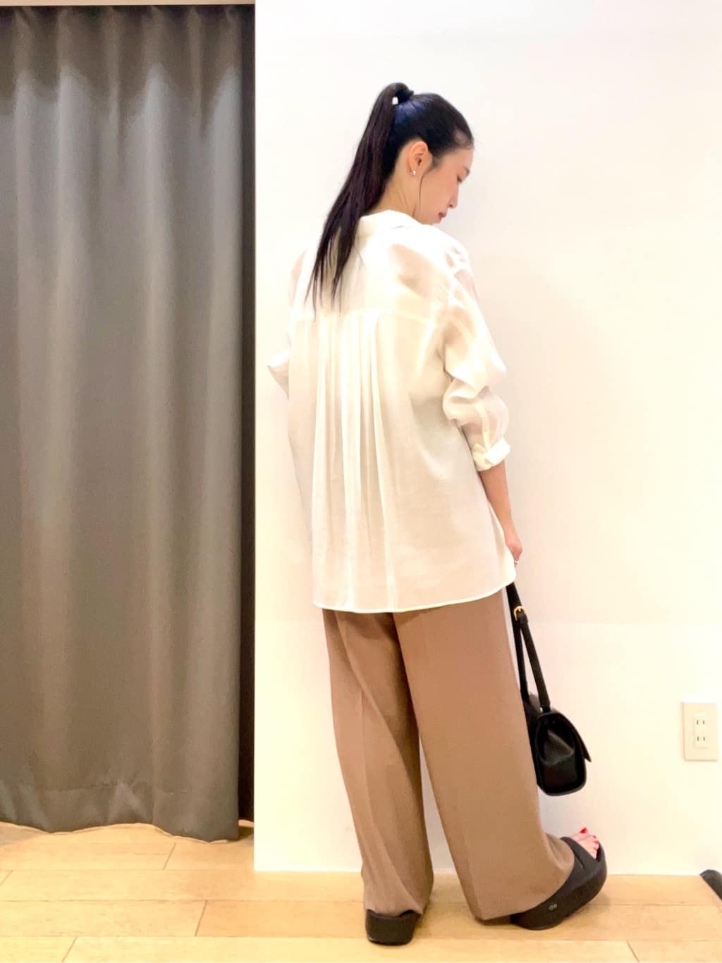 yukoさんの「INDIVI｜【体型カバー／清涼感】シアーオーバーシャツ」を使ったコーディネート