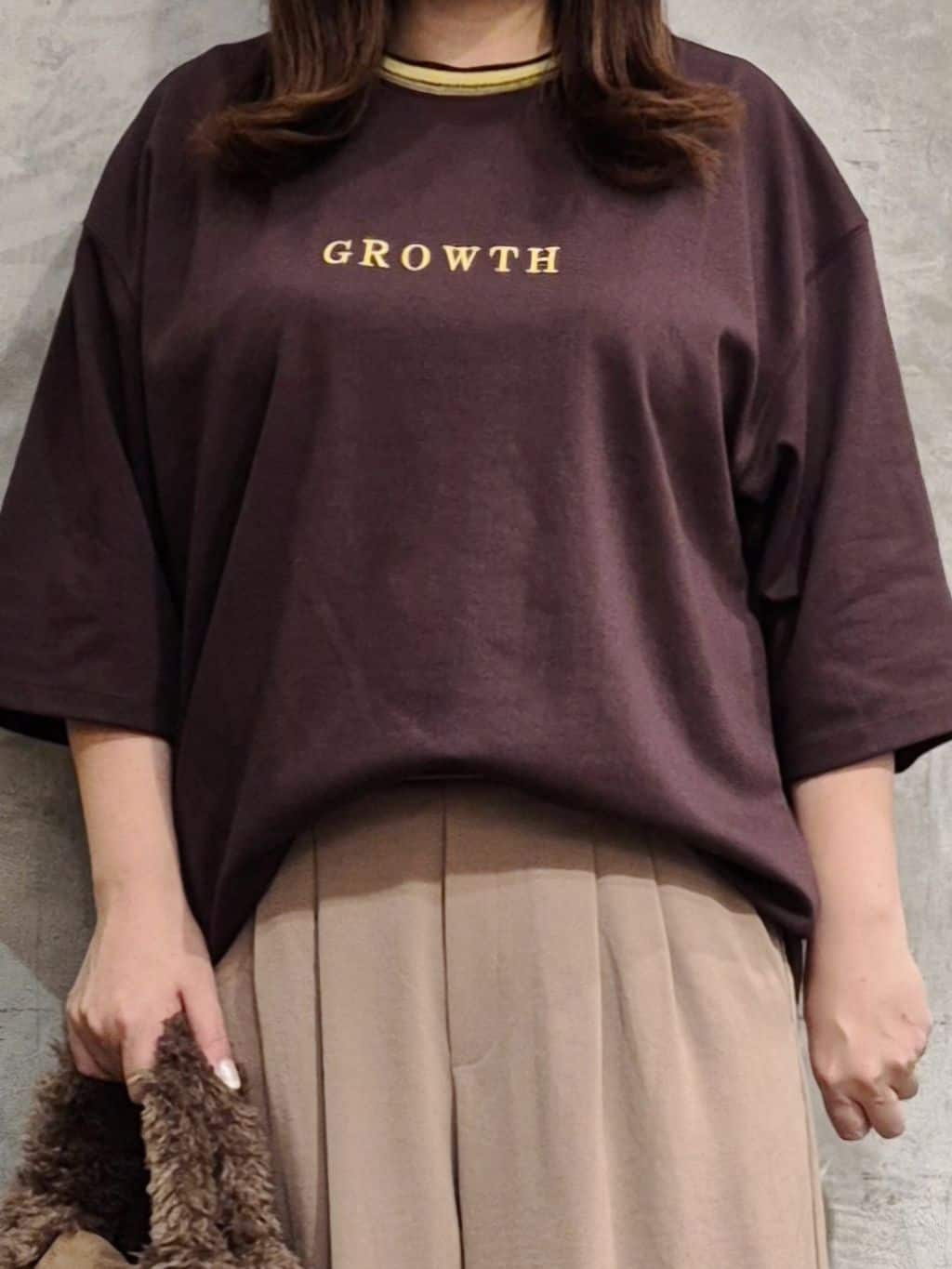 ひさえさんの「THE SHOP TK｜配色刺繍6分袖Tシャツ 【ビッグシルエット／洗濯機OK】」を使ったコーディネート