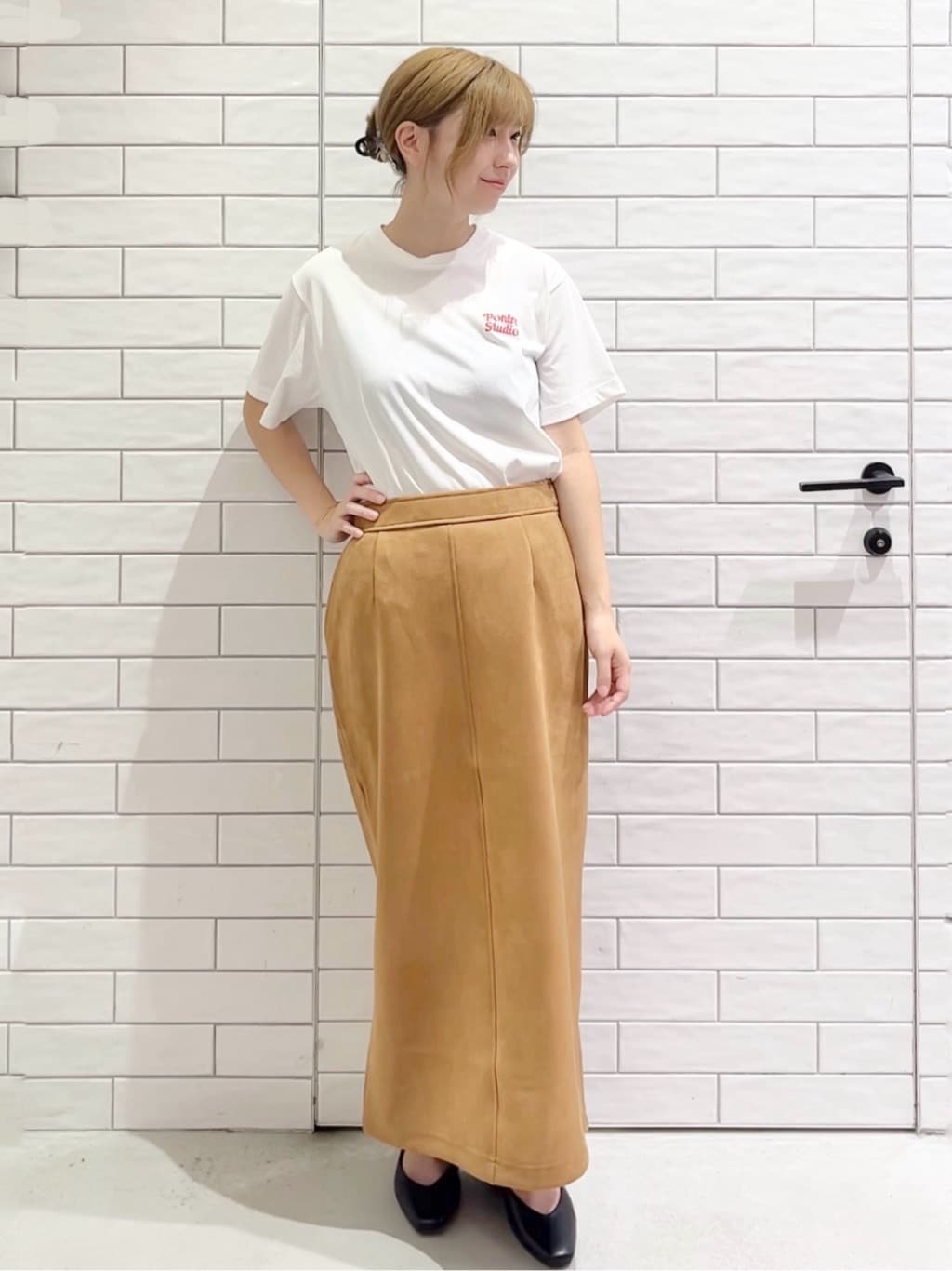 しおりさんの「OPAQUE.CLIP｜【Pontre Studio／ポンレストゥディオ】別注グラフィックTシャツ」を使ったコーディネート