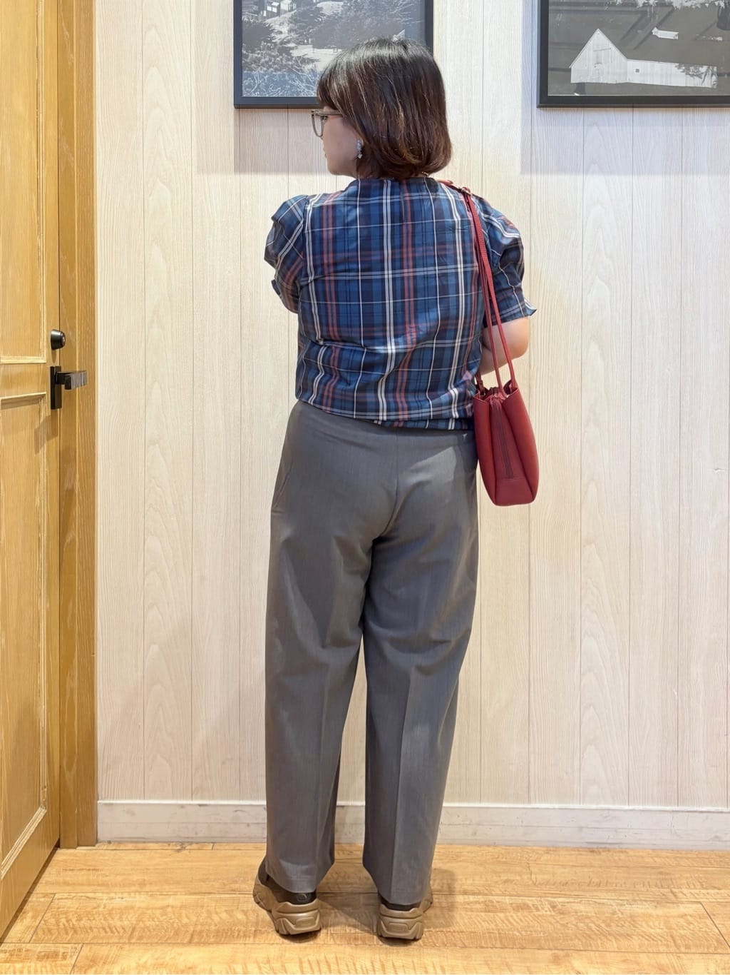 砂糖さんの「SHOO･LA･RUE｜【S-LL/5分袖】お袖タックできれいに魅せる 大人のチェックブラウス」を使ったコーディネート