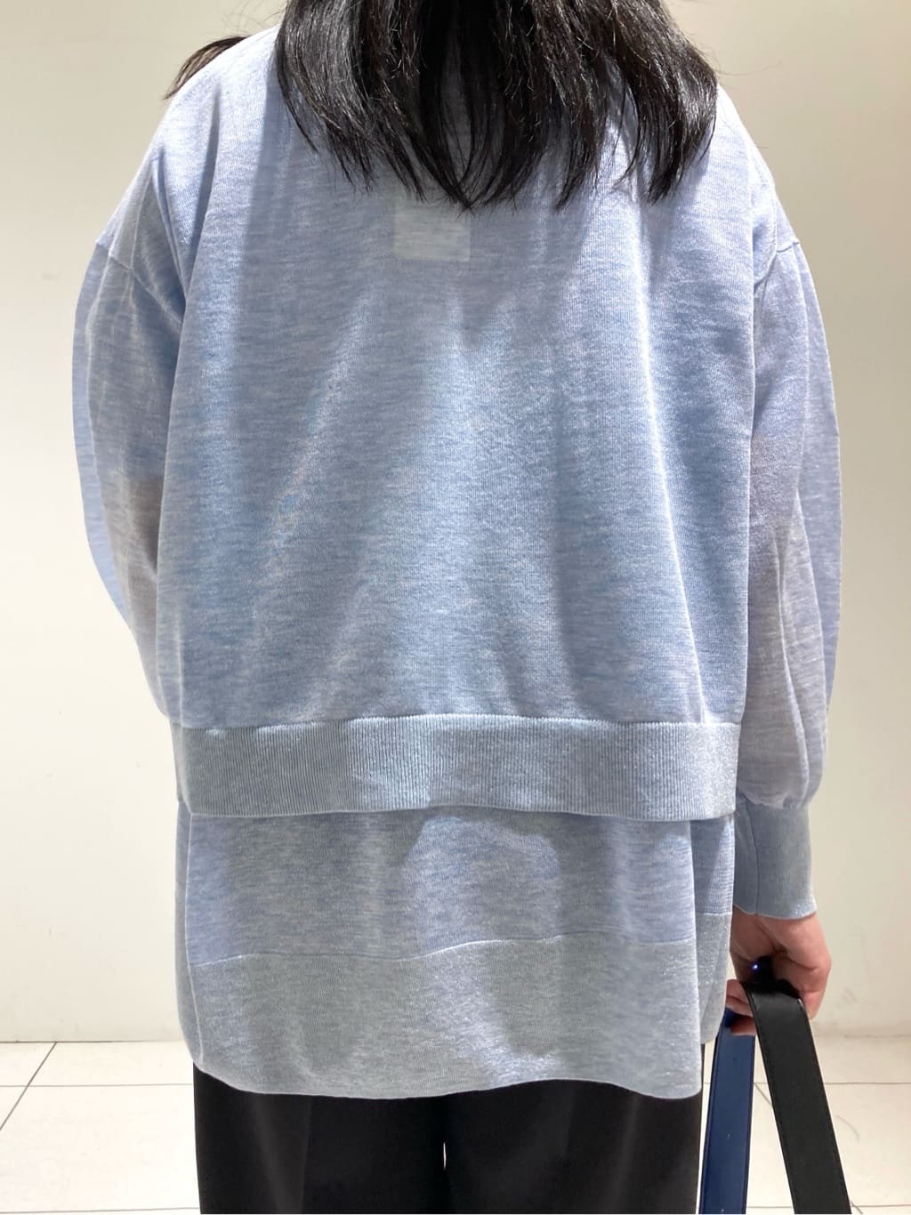 momokoさんの「INDIVI｜【程よいシアー素材/洗える】バイカラーラメカーディガン」を使ったコーディネート