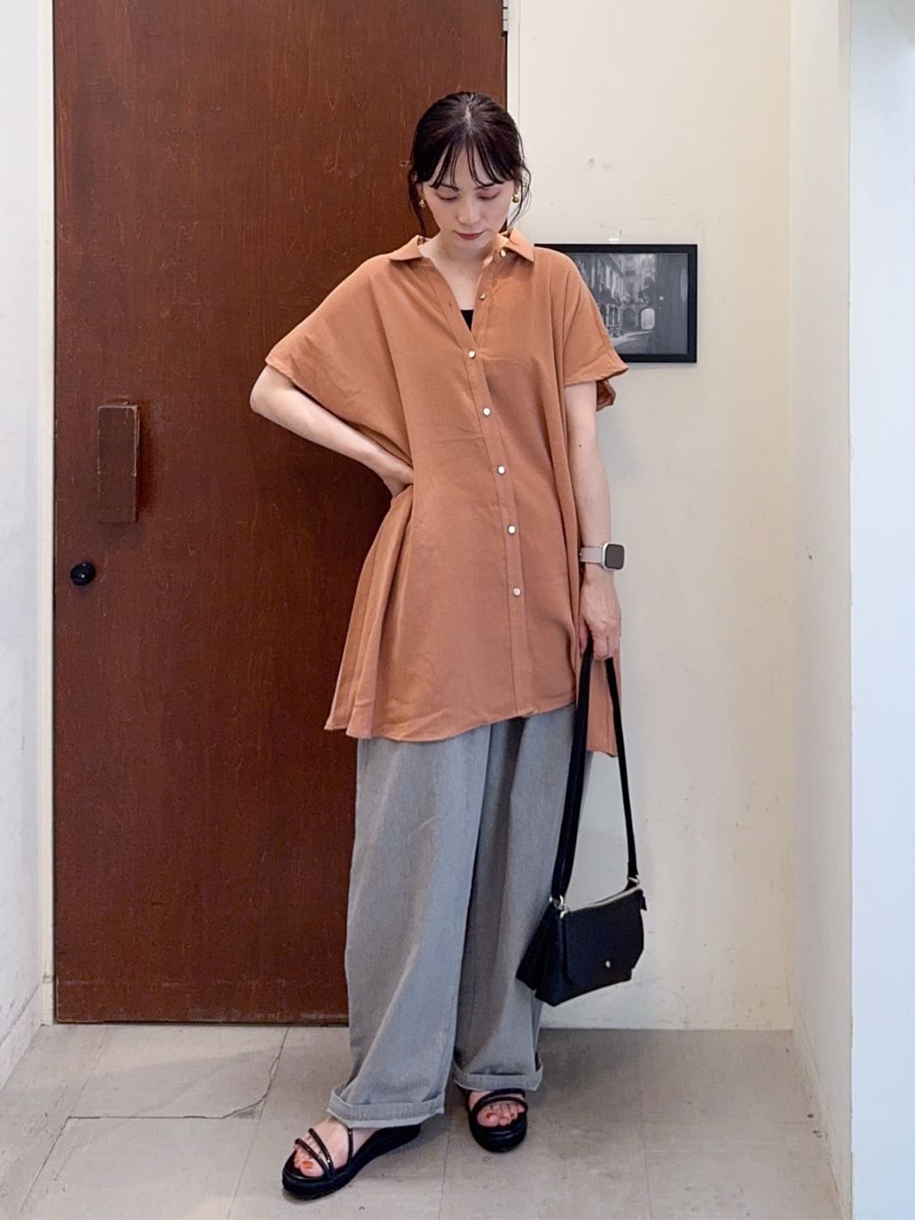 𝐇𝐢𝐫𝐨𝐦𝐢さんの「SHOO･LA･RUE｜【S-LL/体型カバー】さらりとしたタッチが心地よい バックギャザーブラウス」を使ったコーディネート