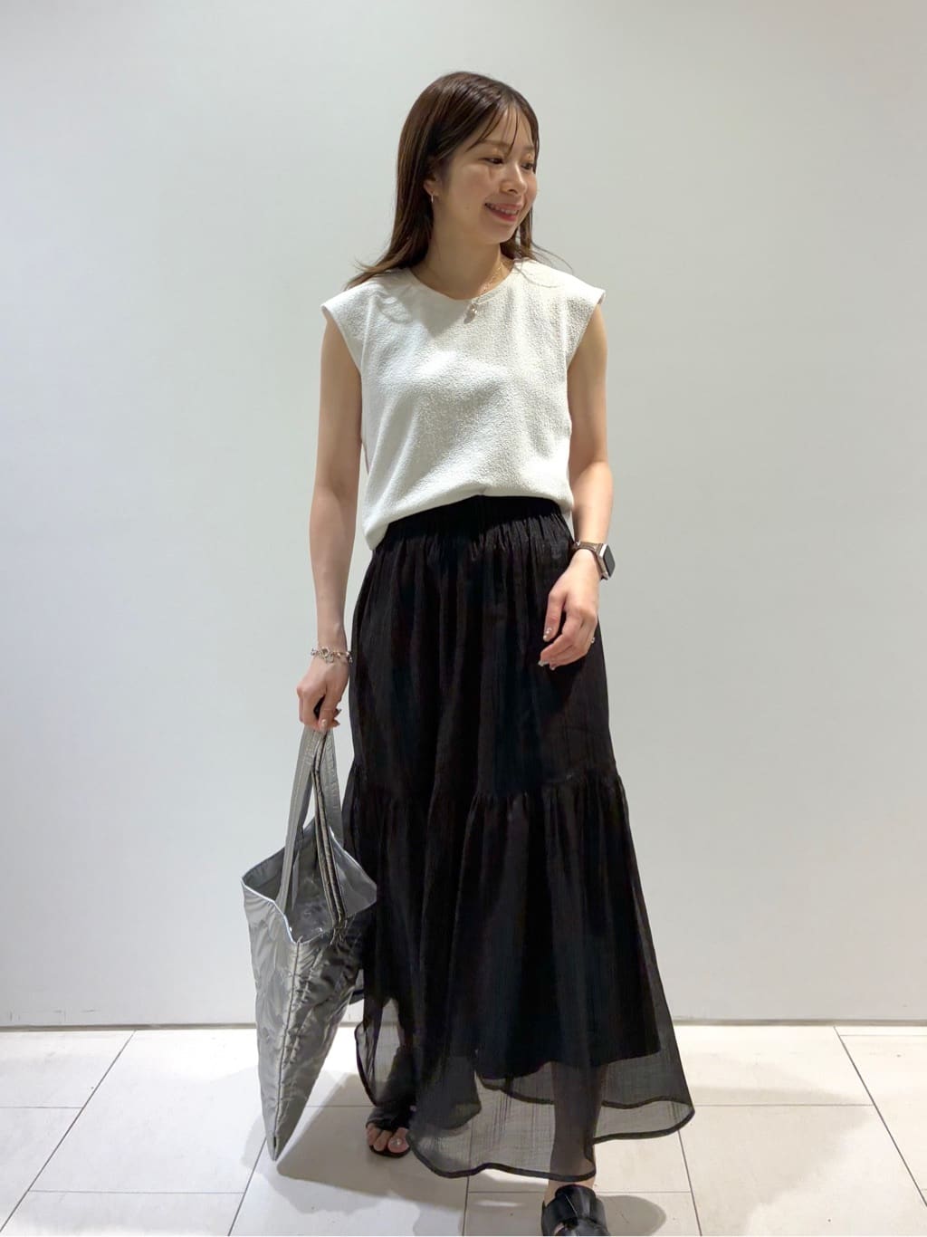 KAOさんの「INDIVI｜【2点セット／着回し◎】ノースリーブ＆ティアードスカート カセット服」を使ったコーディネート
