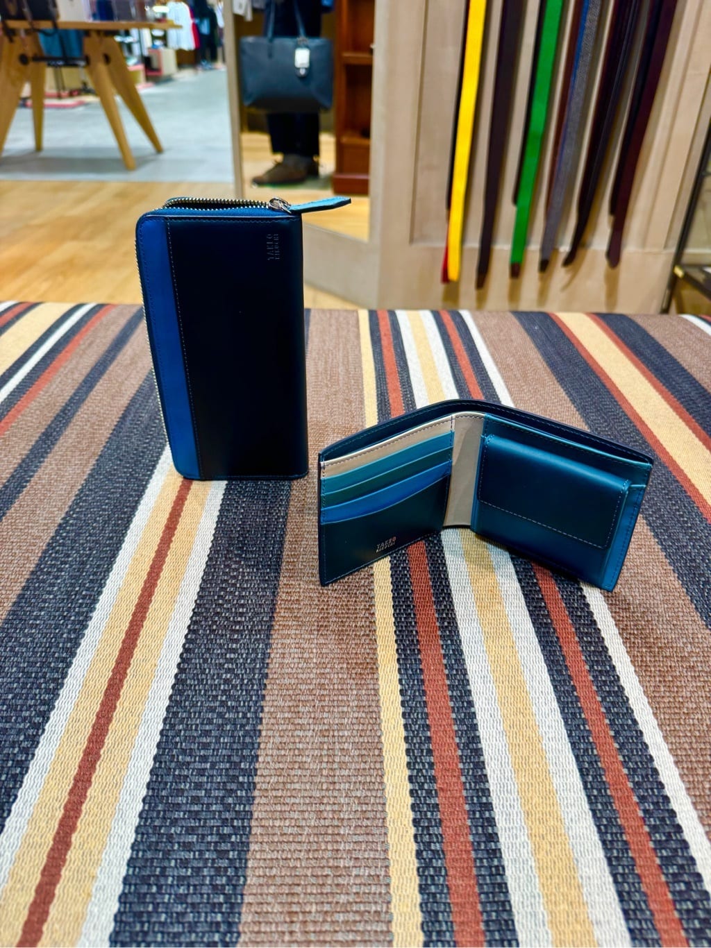溝端佑太朗さんの「TAKEO KIKUCHI｜アンティーク調レザー 2つ折り財布」を使ったコーディネート
