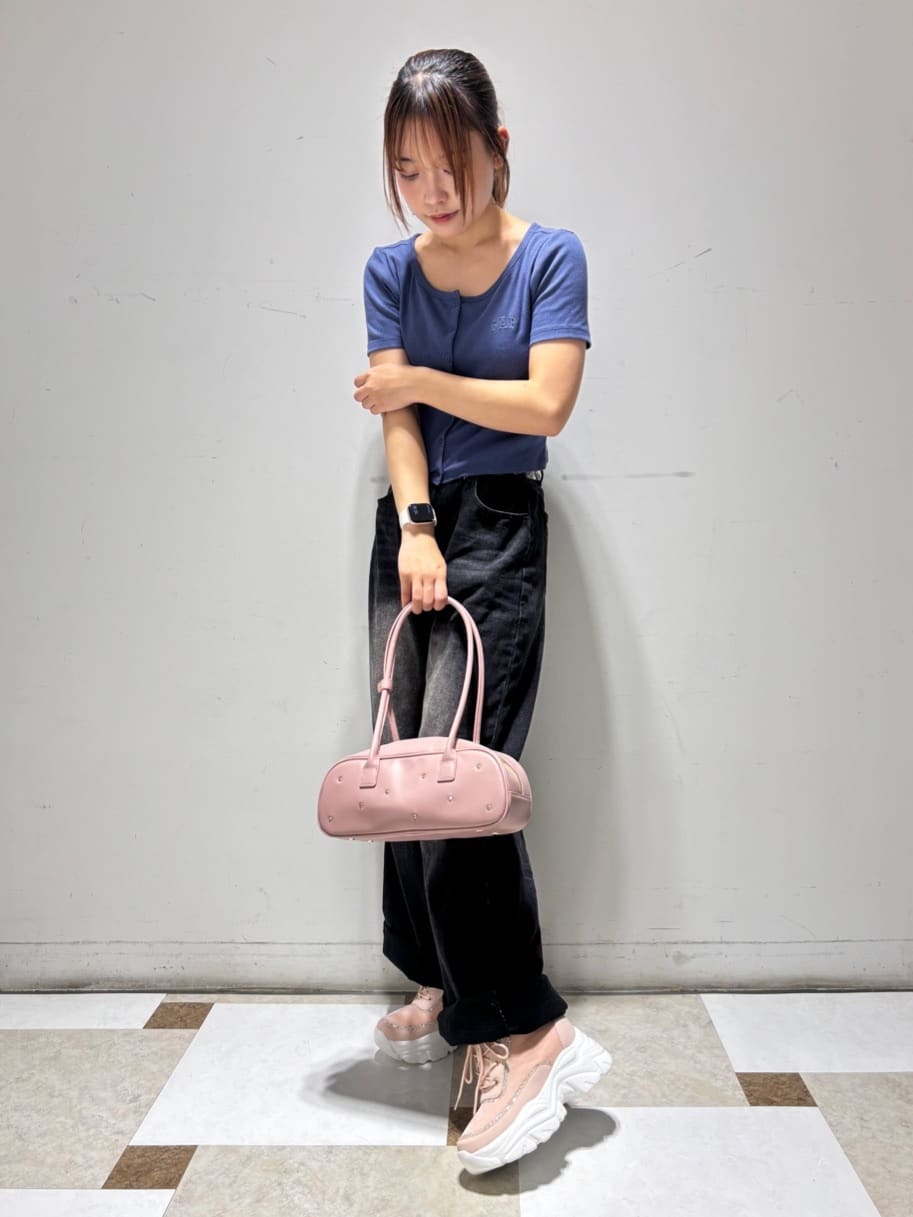 せらら⭐️さんの「ESPERANZA｜ベルベットラメスニーカー」を使ったコーディネート